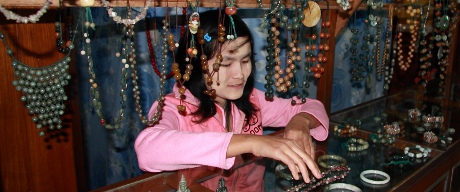 A souvenir shop in Inle.