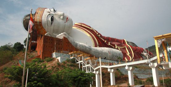 Winsein Taw Ya Reclining Buddha